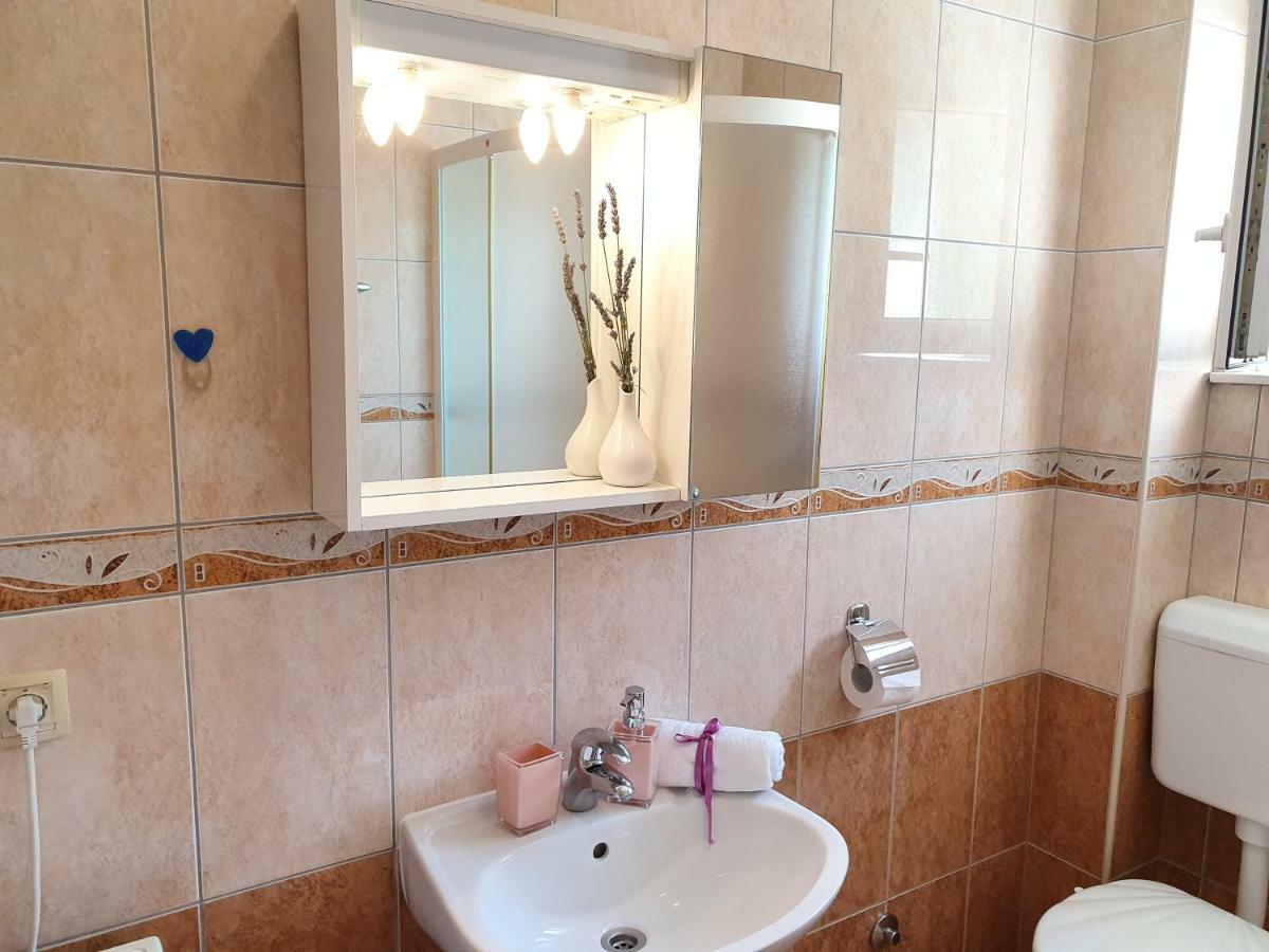Apartment Tihana Trogir Eksteriør billede